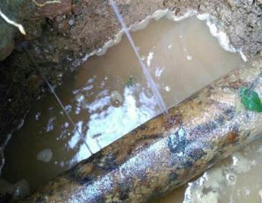 乡宁楼顶渗水维修公司分享下地暖漏水的原因及检测方法。